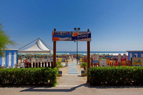 Spiaggia privata - Hotel Antares Alba Adriatica